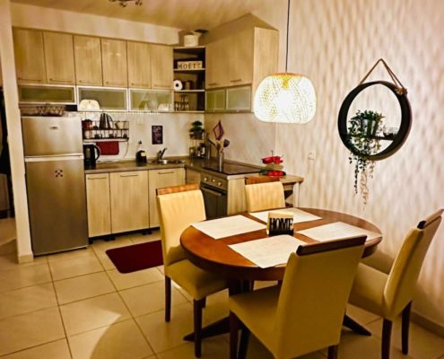 Dining area with an extendable table for up to 6 people